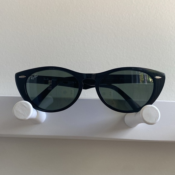 Gorgeous Ray-Ban CatEye Sunglasses - Picture 4 of 4